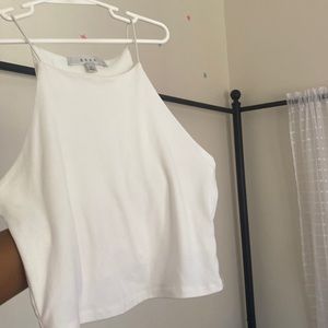 I’m selling a white cropped shirt which is xs